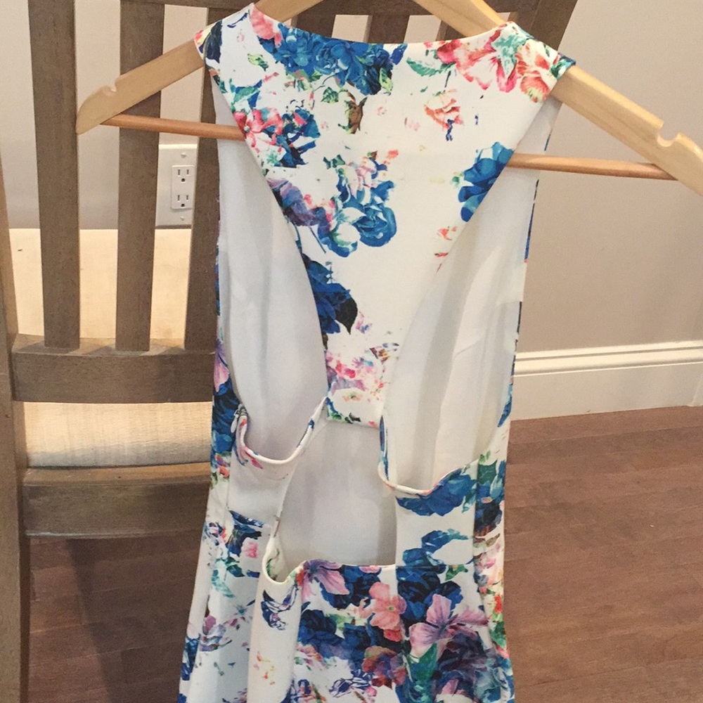 Dress - Picture 3 of 4